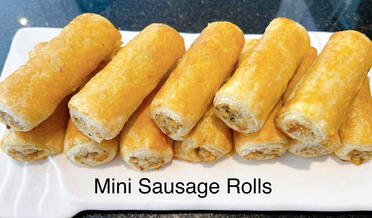 Mini pork sausage rolls 12 for 250 b